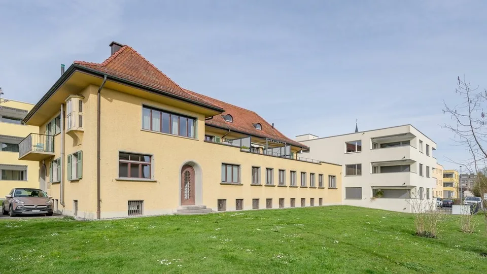 GEWERBEFLÄCHE MIT 151 M2: IDEAL FÜR PRAXIS, BÜRO ODER ATELIER