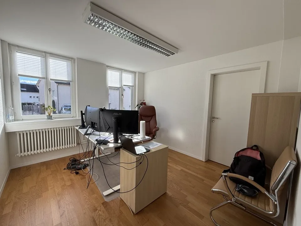 GEWERBEFLÄCHE MIT 151 M2: IDEAL FÜR PRAXIS, BÜRO ODER ATELIER