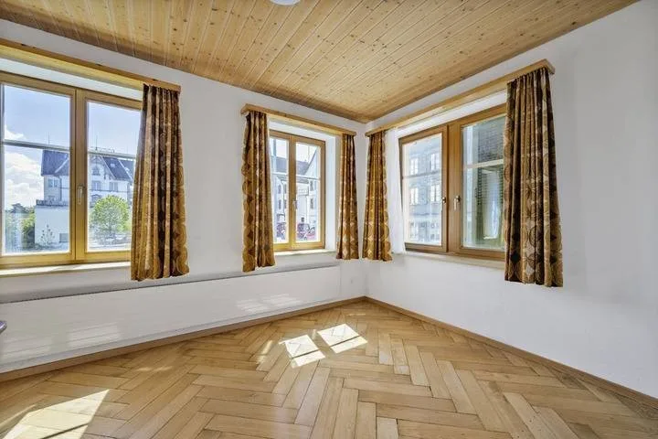 HISTORISCHES MEHRFAMILIENHAUS MIT BODENSEEBLICK