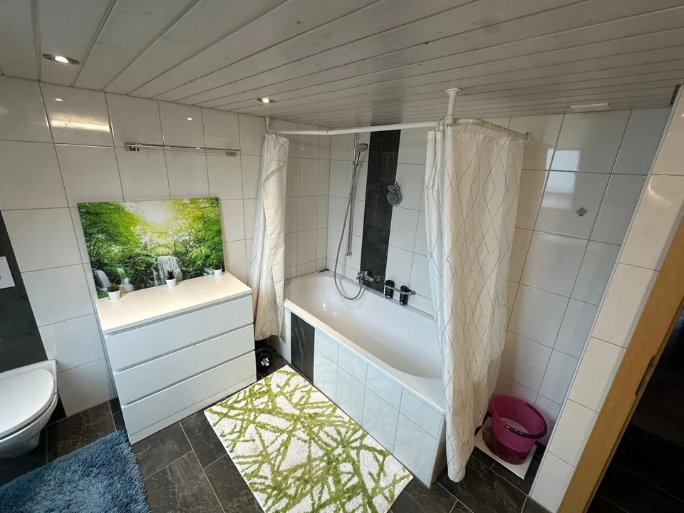 Grosse, geräumige Wohnung mit Terrasse