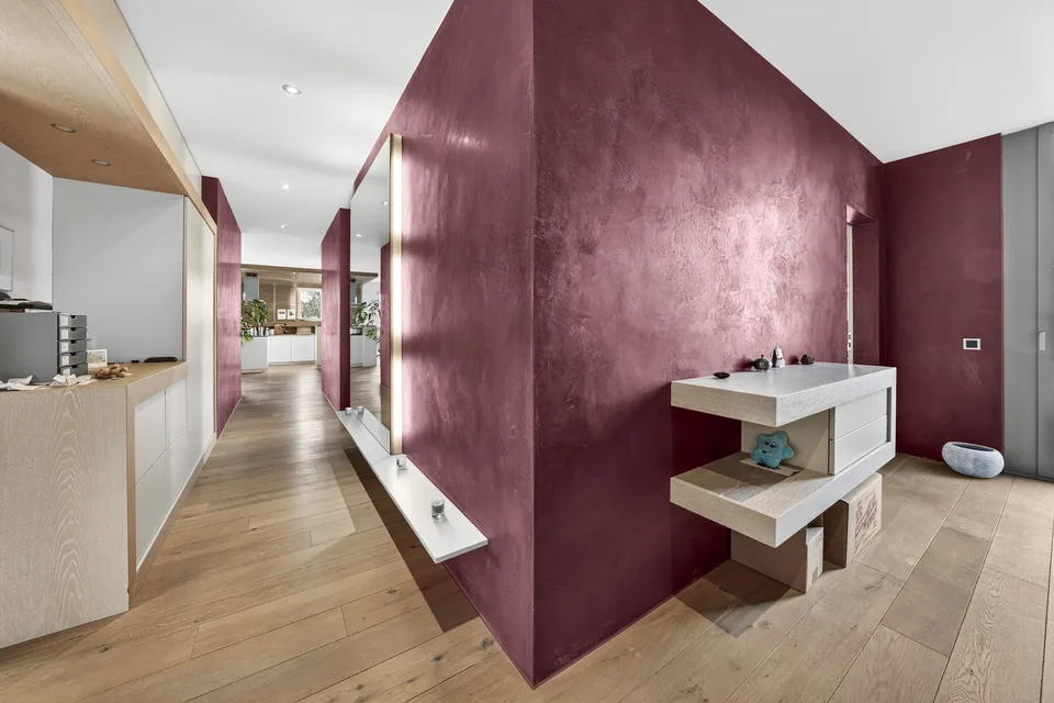 Grosszügige Attikawohnung mit separatem Atelier im Parterre
