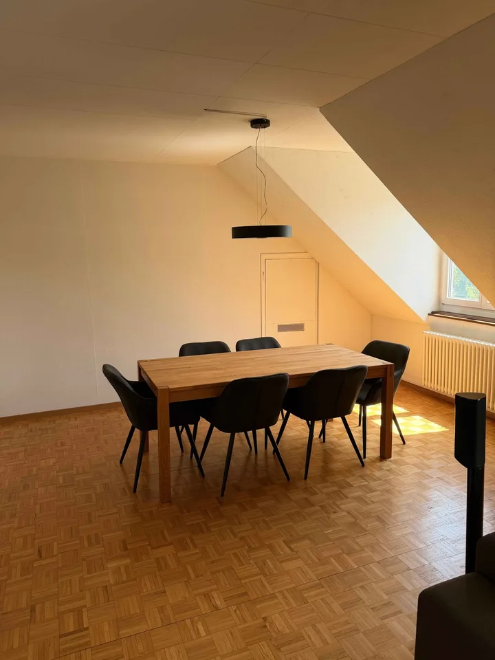 Helle 4.5-Zimmer-Altbauwohnung am See