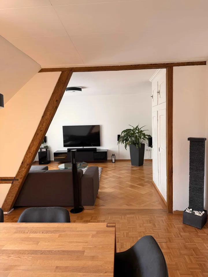 Helle 4.5-Zimmer-Altbauwohnung am See