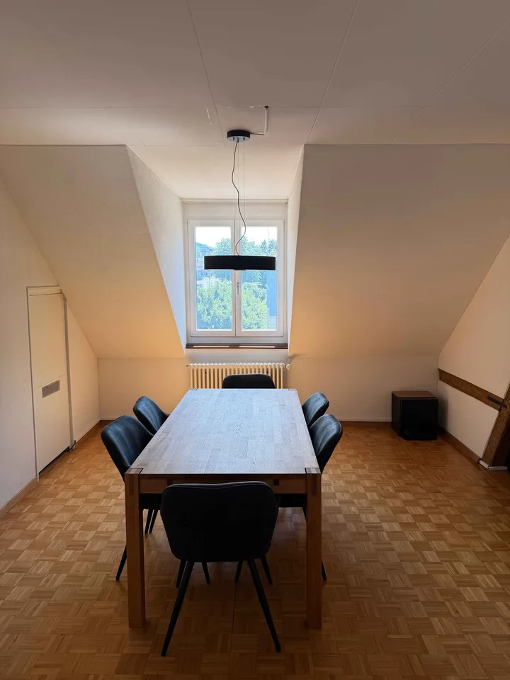 Helle 4.5-Zimmer-Altbauwohnung am See