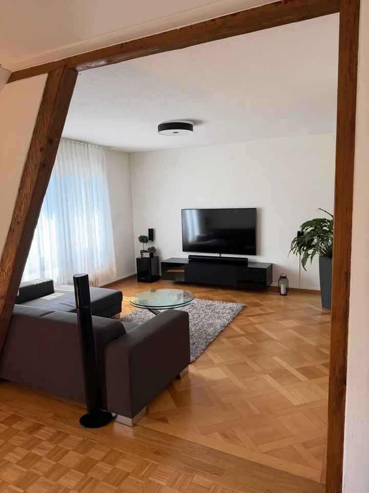 Helle 4.5-Zimmer-Altbauwohnung am See