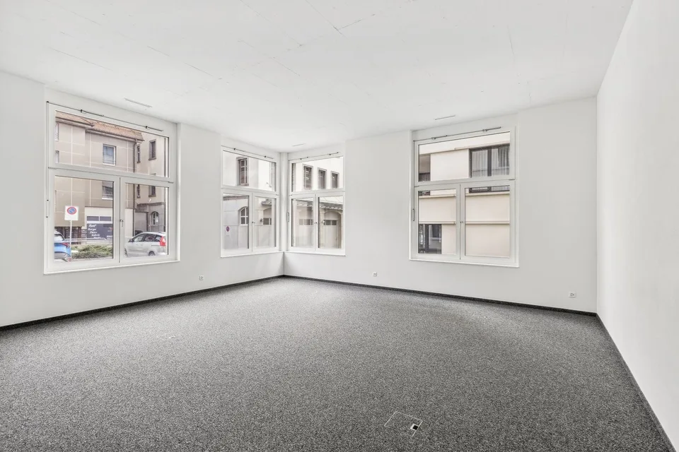 Starten Sie hier durch! Voll ausgebautes, neues Büro an zentralster Lage.
