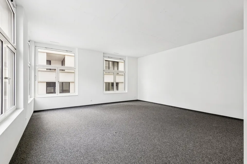 Starten Sie hier durch! Voll ausgebautes, neues Büro an zentralster Lage.