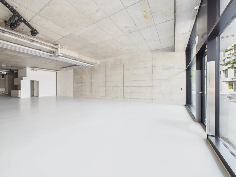 attraktive und bezugsbereite Büro-/Ladenfläche