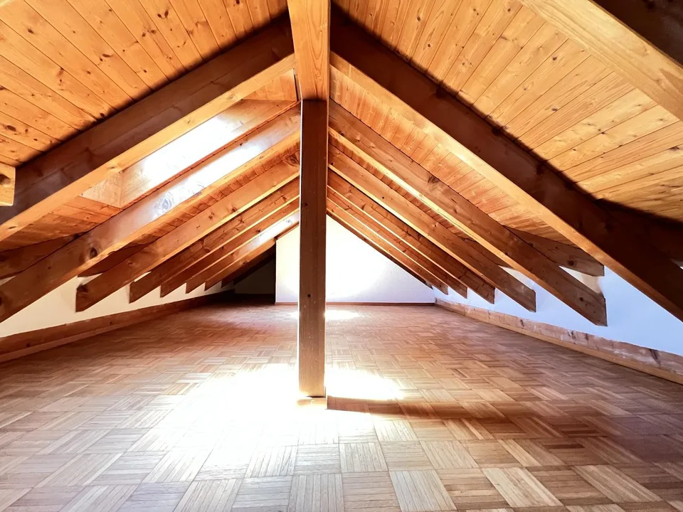 4.5-Zimmer-Dachwohnung mit Charme – Foto 6 von 6