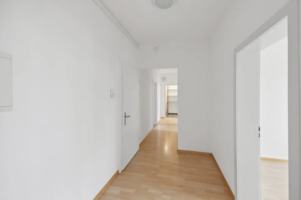 Helle 4.5-Zimmer-Wohnung mit zwei Balkonen