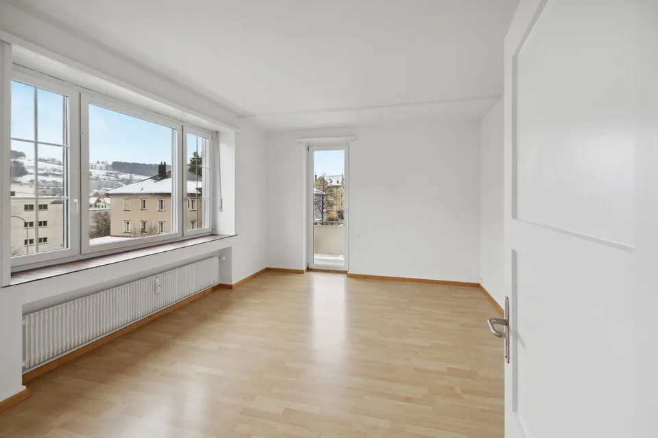 Helle 4.5-Zimmer-Wohnung mit zwei Balkonen