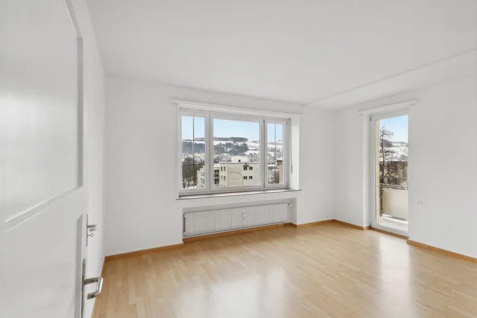 Helle 4.5-Zimmer-Wohnung mit zwei Balkonen