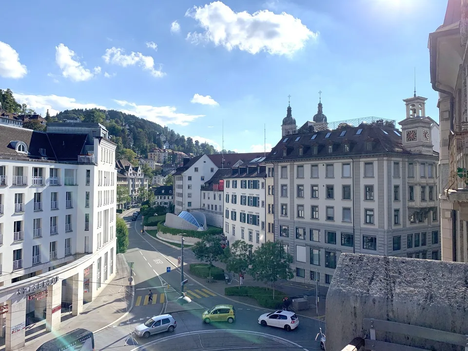 «Balkon, Zentrum, BoxSpringBett - schön möbliertes WG-Zimmer in St.Gallen»