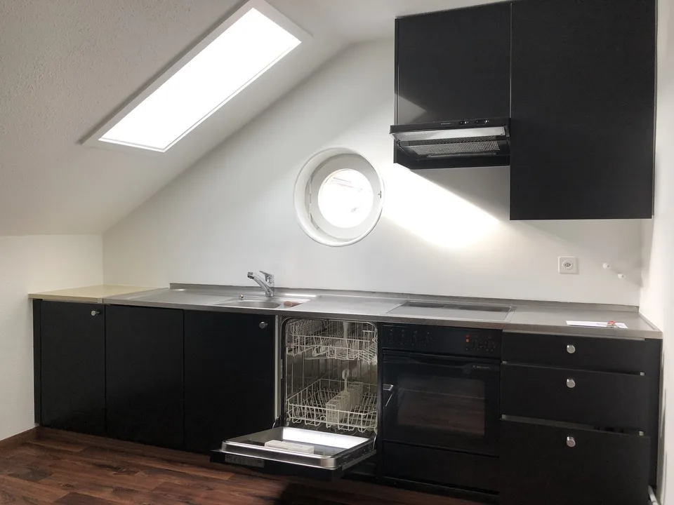 Grosse 2,5 Zimmer Wohnung