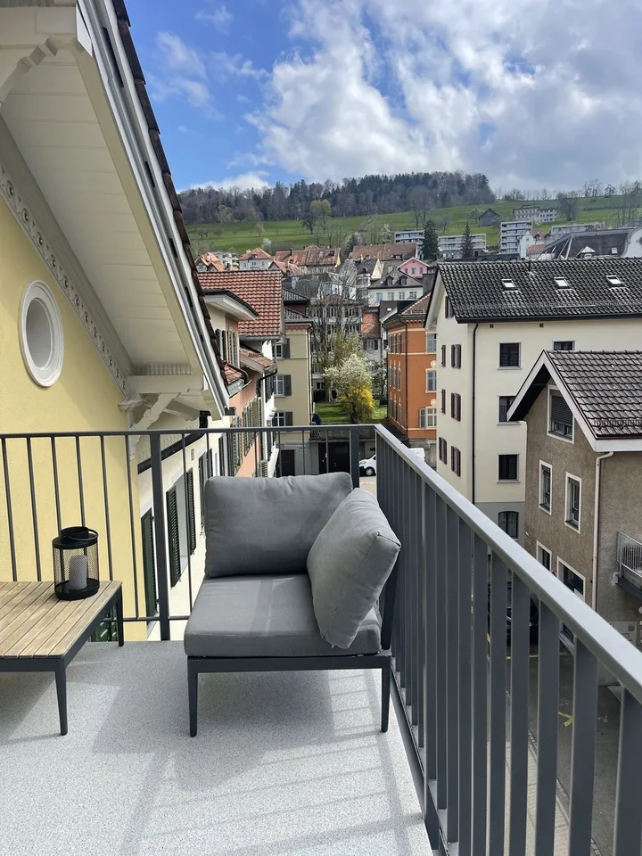 Grosse 2,5 Zimmer Wohnung