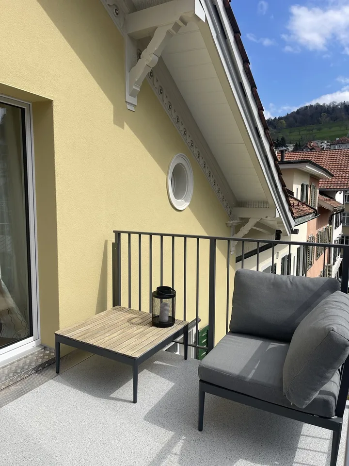 Grosse 2,5 Zimmer Wohnung