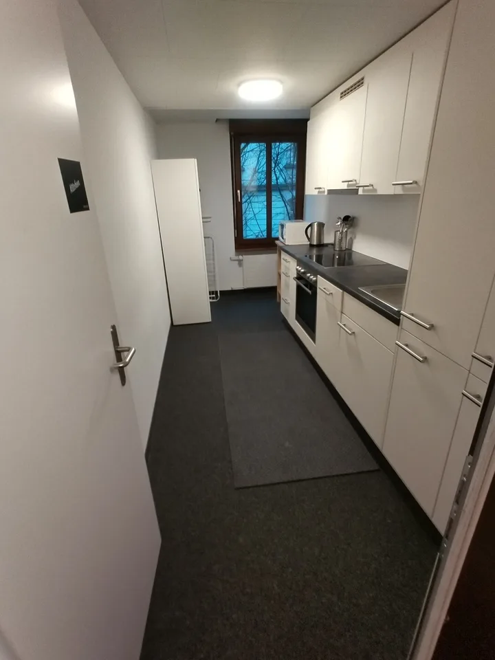 möbliertes WG-Zimmer in Studentenhaus