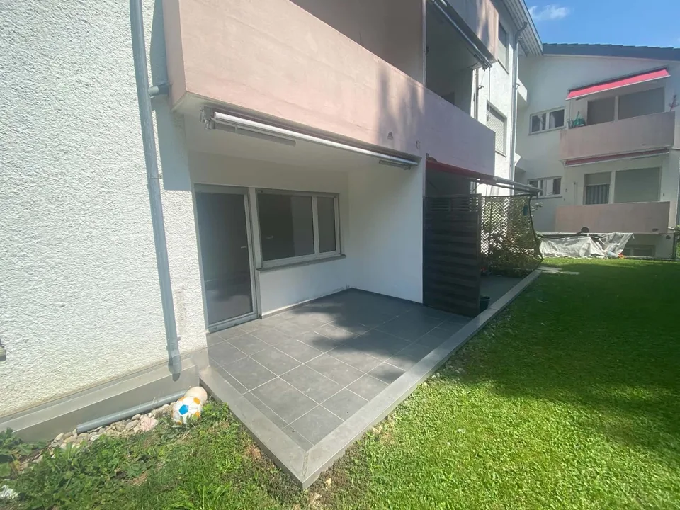 Schöne 3 1/2 Zi.-Wohnung mit Sitzplatz und Balkon