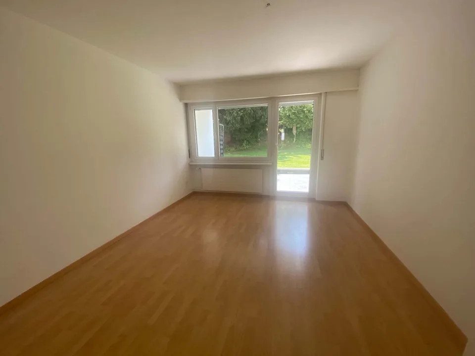 Schöne 3 1/2 Zi.-Wohnung mit Sitzplatz und Balkon
