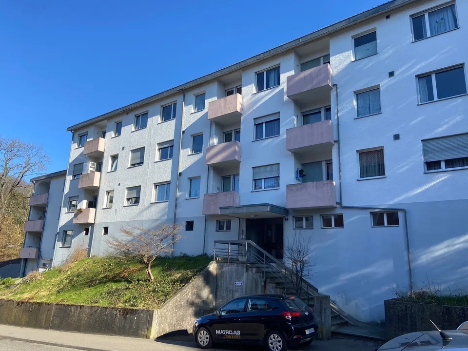 Schöne 3 1/2 Zi.-Wohnung mit Sitzplatz und Balkon