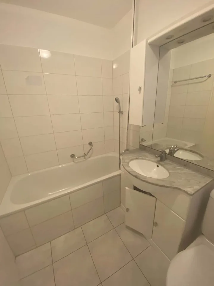 Schöne 3 1/2 Zi.-Wohnung mit Sitzplatz und Balkon