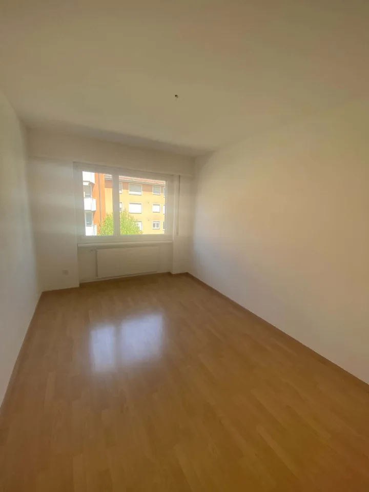 Schöne 3 1/2 Zi.-Wohnung mit Sitzplatz und Balkon