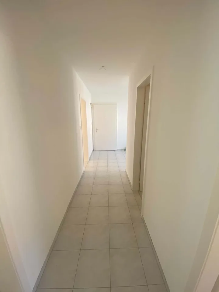 Schöne 3 1/2 Zi.-Wohnung mit Sitzplatz und Balkon