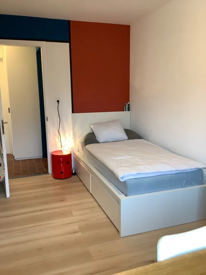 Möbliertes WG-Zimmer in frisch renovierter Wohnung