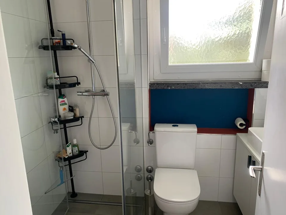 Möbliertes WG-Zimmer in frisch renovierter Wohnung