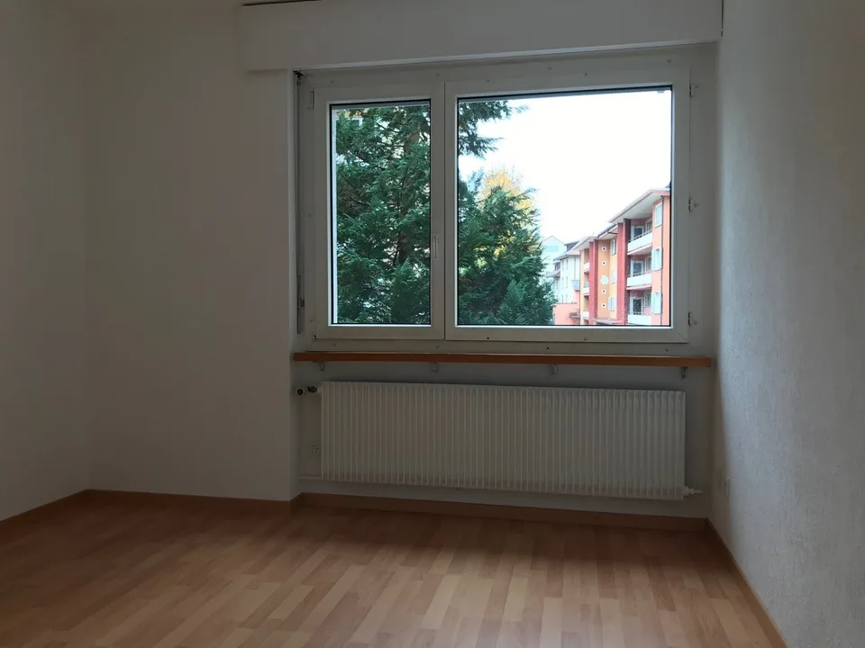 Grosse 3.5 Zimmer Wohnung in guter Lage