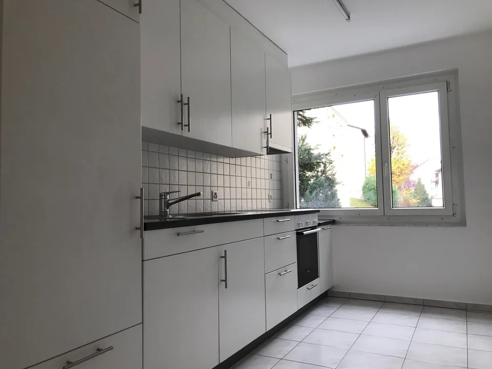 Grosse 3.5 Zimmer Wohnung in guter Lage