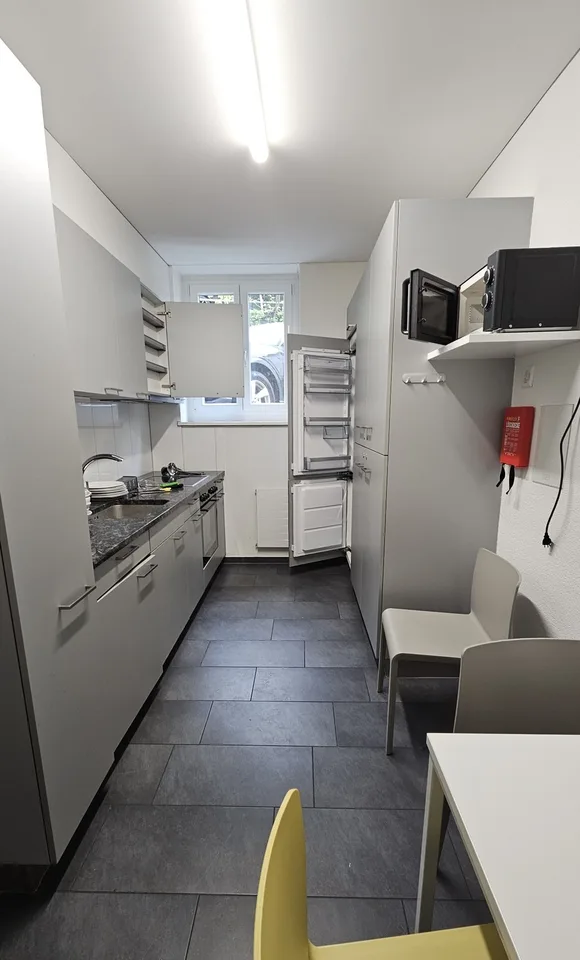 möbliertes, helles WG-Zimmer mit Balkon - zentral, modern und alles inklusive, EG, Zimmer 2
