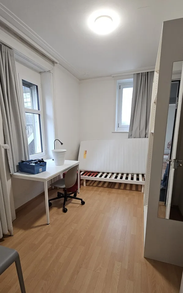 möbliertes, helles WG-Zimmer mit Balkon - zentral, modern und alles inklusive, EG, Zimmer 2