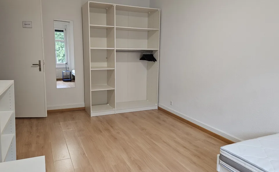 möbliertes, helles WG-Zimmer - zentral, modern und alles inklusive, 1.OG, Zimmer 1