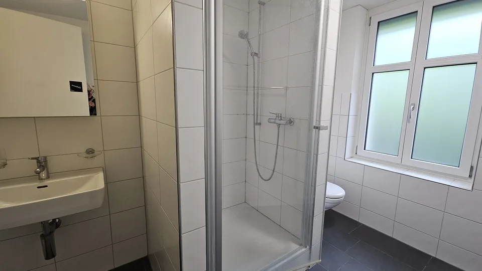 möbliertes, helles WG-Zimmer - zentral, modern und alles inklusive, 1.OG, Zimmer 1