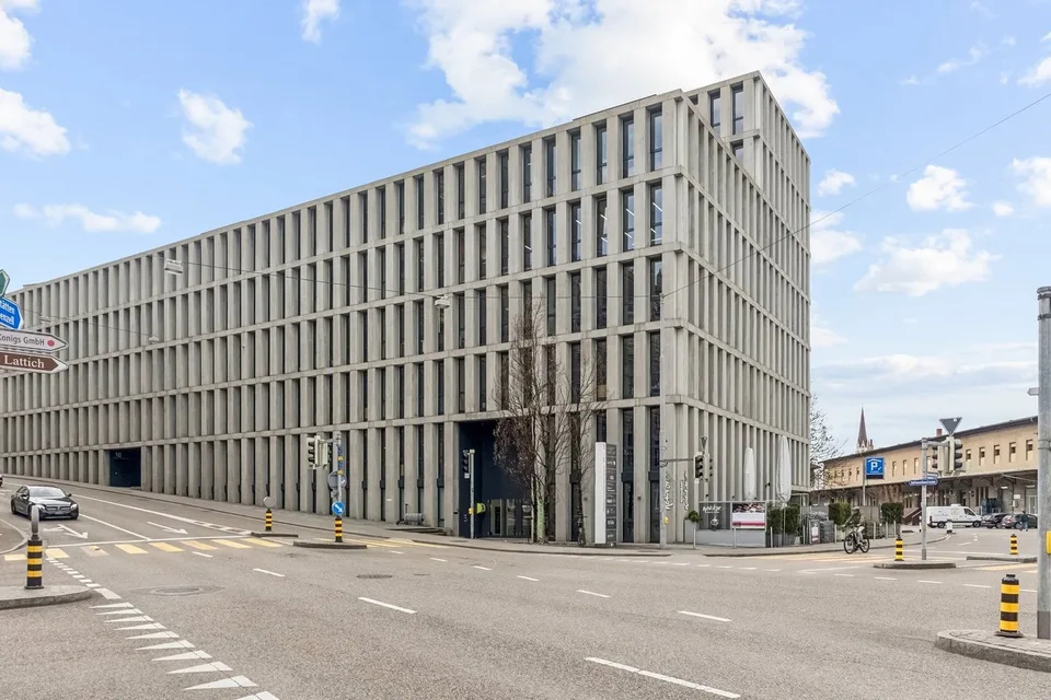 Bürofläche im Erdgeschoss in repräsentativem Gewerbehaus