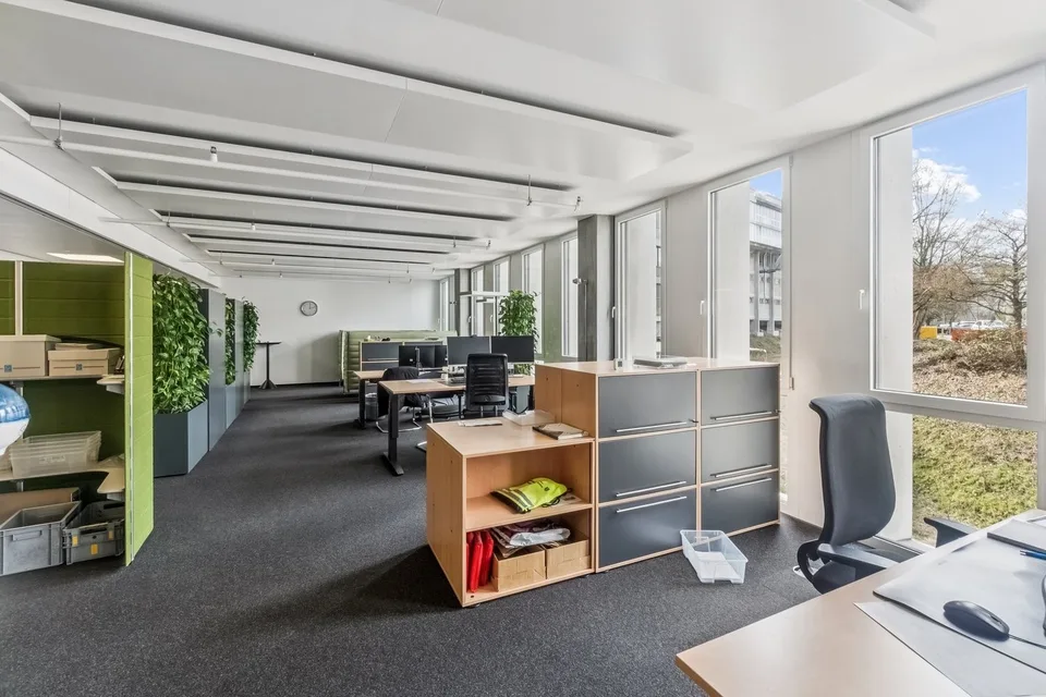 Bürofläche im Erdgeschoss in repräsentativem Gewerbehaus