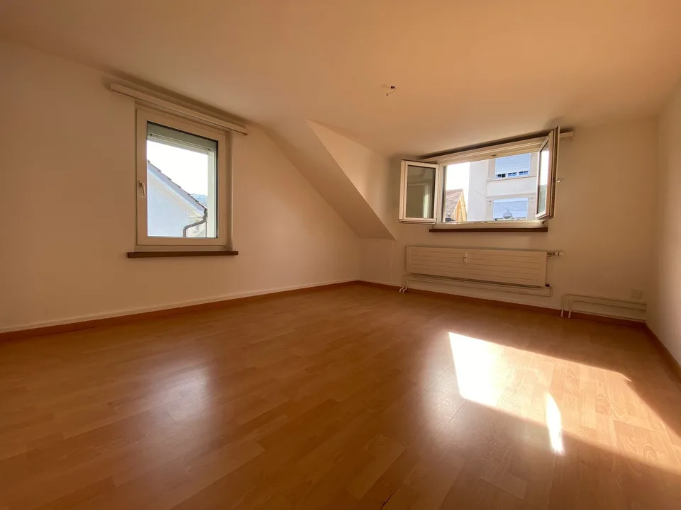 zentrale 3.5-Zi Dachwohnung