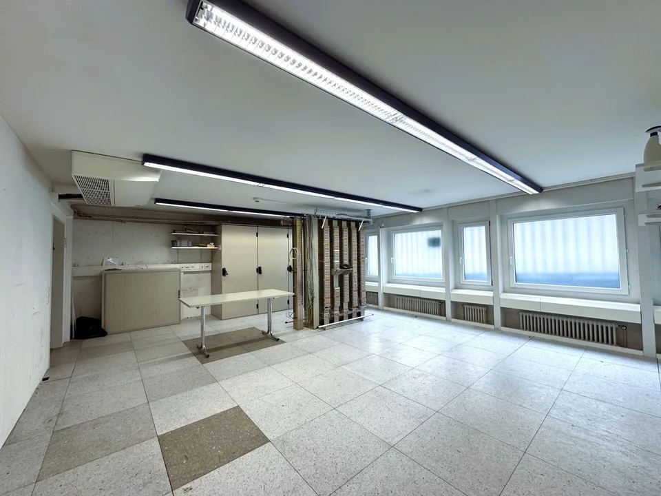 Flexible Gewerbe-/Lagerfläche mit Tageslicht