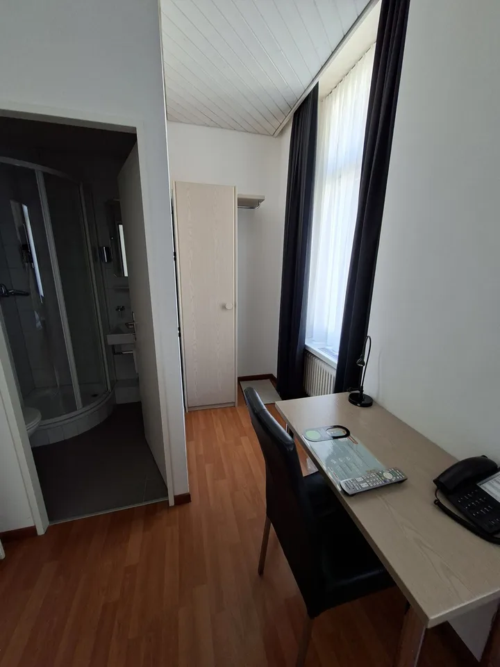 Möbliertes Zimmer mit eigenem Bad – alle Nebenkosten inklusive