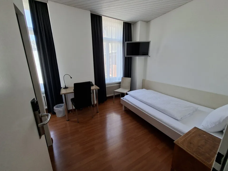 Möbliertes Zimmer mit eigenem Bad – alle Nebenkosten inklusive