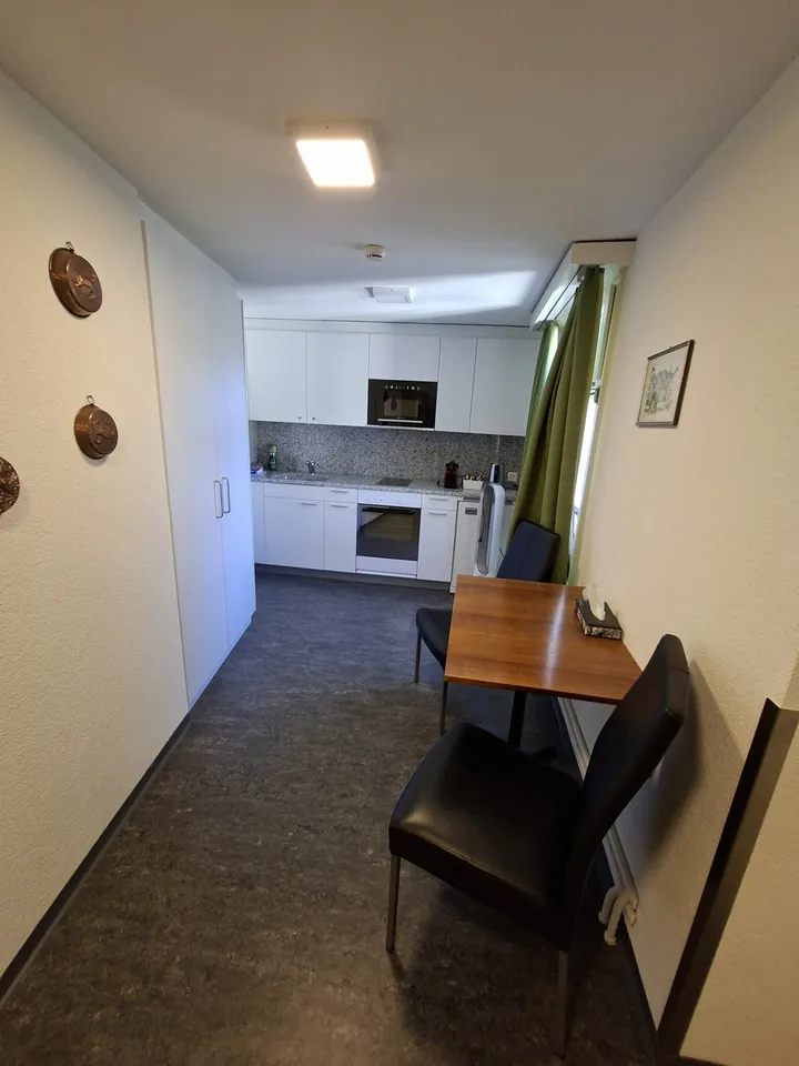 Modernes, möbliertes Zimmer in lebendiger Studenten-WG – alles inklusive