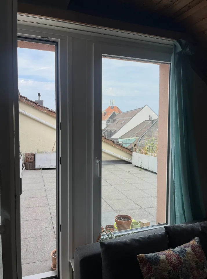 Geräumige und lichtdurchflutete Dachwohnung mit grosser Terrasse im Herzen von St. Gallen