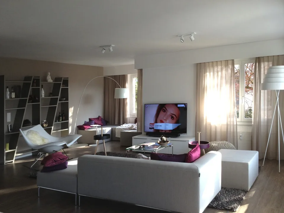 Grosszügige Wohnung an bester Lage, nahe Uni & Zentrum (unmöbliert)