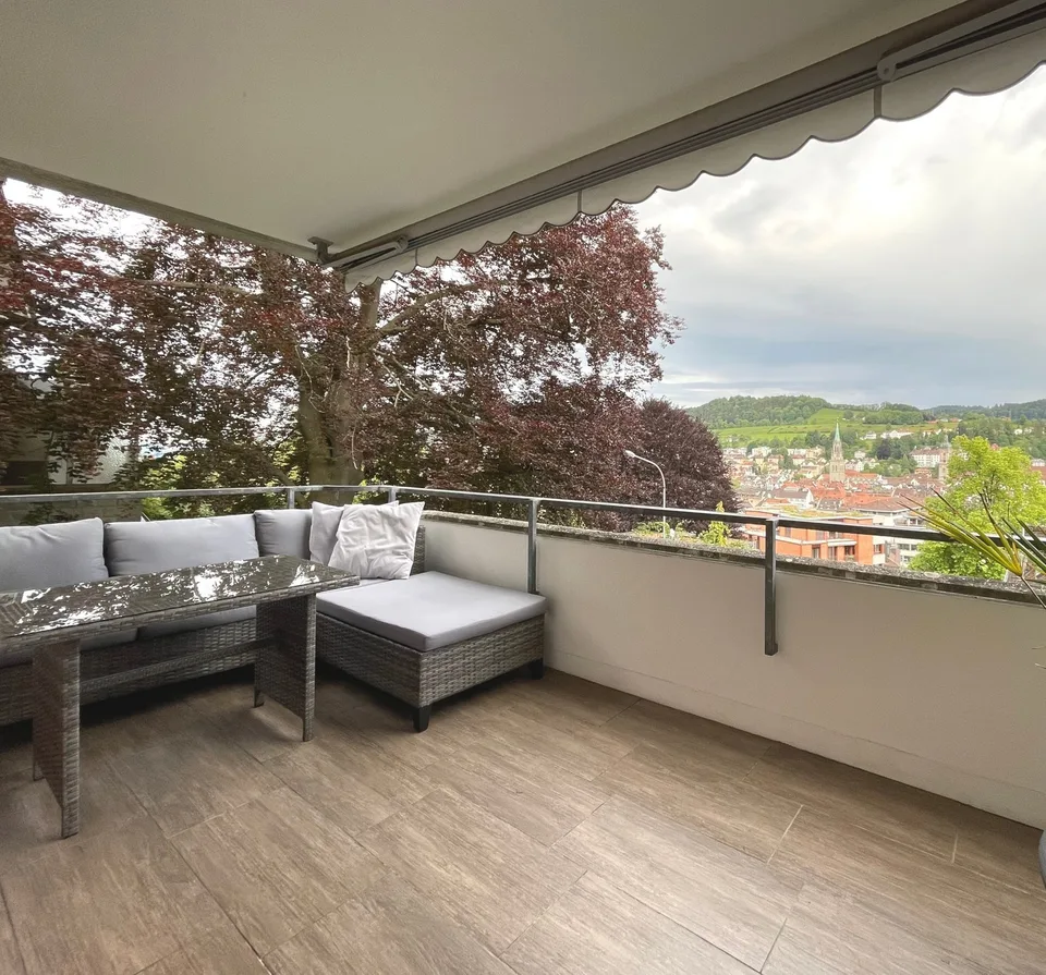 Grosszügige Wohnung an bester Lage, nahe Uni & Zentrum (unmöbliert)