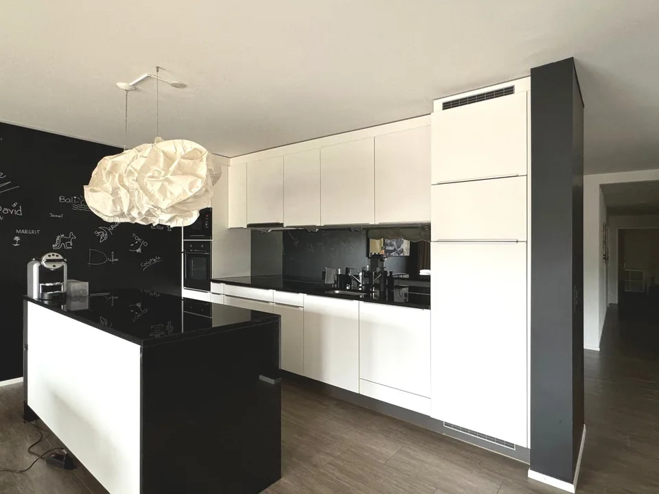 Grosse, möblierte Designwohnung an bester Lage, nahe Uni & Zentrum