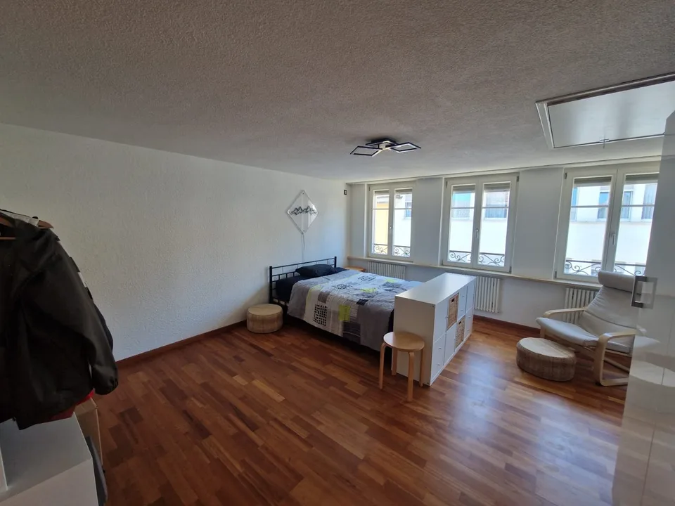 Befristetes WG-Zimmer (August-Januar), sehr zentrale Lage