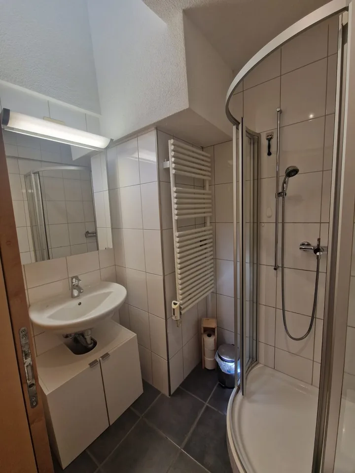 Befristetes WG-Zimmer (August-Januar), sehr zentrale Lage