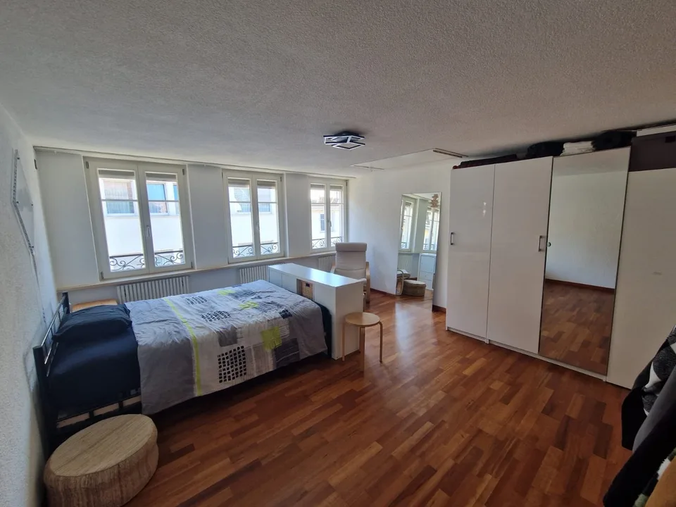 Befristetes WG-Zimmer (August-Januar), sehr zentrale Lage