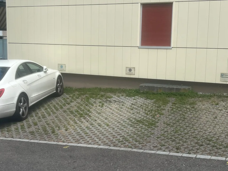 Parkplatz zu vermieten